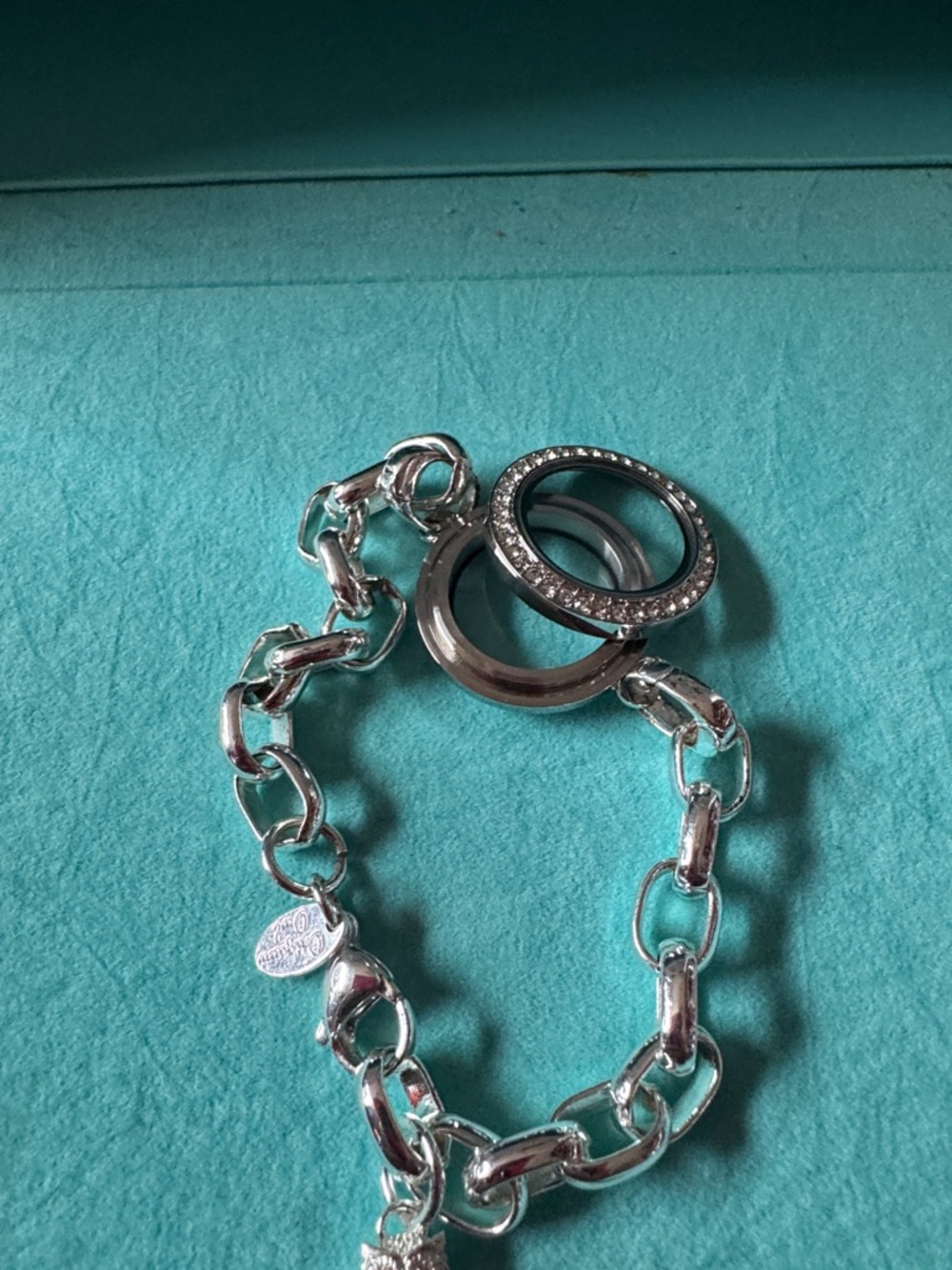 Origami Owl Silver-Tone Chain Bracelet with Paved Circle Locket Charm - Picture 2 of 3